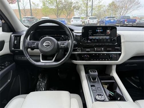 2023 Nissan Pathfinder SL 4WD