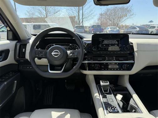 2025 Nissan Pathfinder SL 4WD