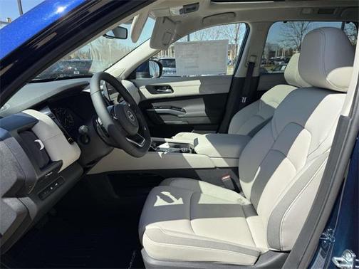 2025 Nissan Pathfinder SL 4WD