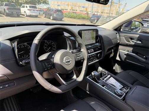 2025 Nissan Pathfinder SL 4WD