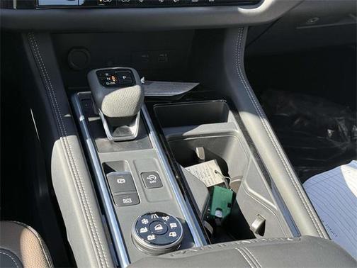 2025 Nissan Pathfinder Platinum 4WD