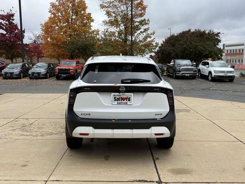 2025 Nissan Kicks SV