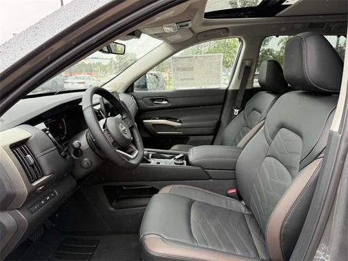 2025 Nissan Pathfinder Platinum 4WD