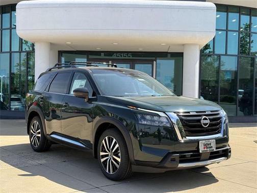 2025 Nissan Pathfinder Platinum 4WD
