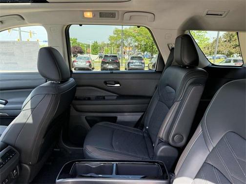 2025 Nissan Pathfinder Platinum 4WD