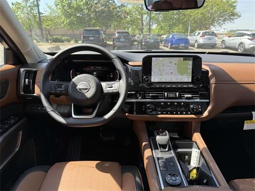 2025 Nissan Pathfinder Platinum 4WD