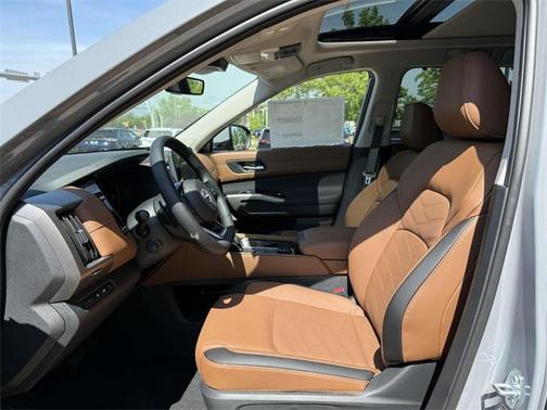 2025 Nissan Pathfinder Platinum 4WD