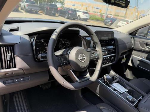 2025 Nissan Pathfinder SL 4WD