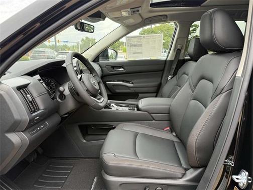 2025 Nissan Pathfinder SL 4WD