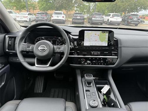 2025 Nissan Pathfinder SL 4WD