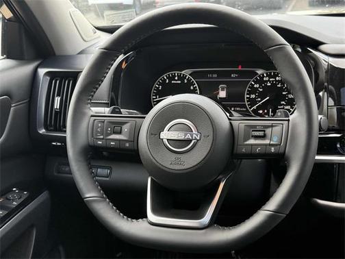 2025 Nissan Pathfinder SL 4WD