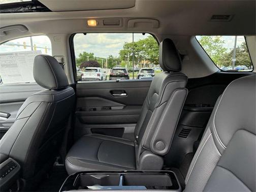 2025 Nissan Pathfinder SL 4WD