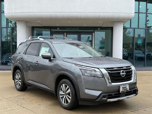 2025 Nissan Pathfinder SL 4WD