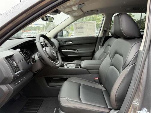 2025 Nissan Pathfinder SL 4WD