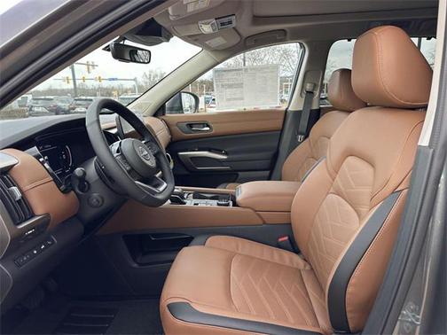 2025 Nissan Pathfinder Platinum 4WD