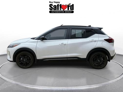 2022 Nissan Kicks SR