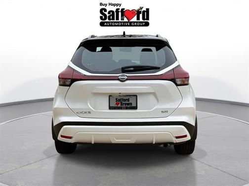 2022 Nissan Kicks SR