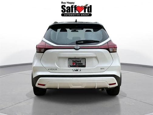 2022 Nissan Kicks SR