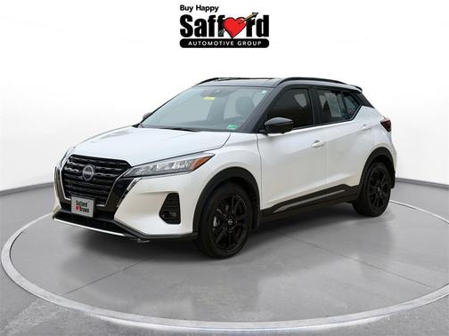 2022 Nissan Kicks SR
