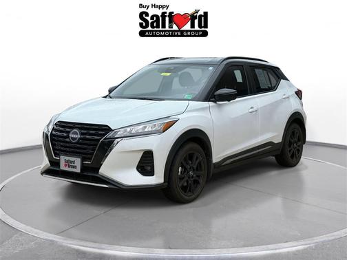 2022 Nissan Kicks SR