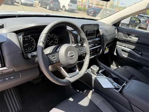 2025 Nissan Pathfinder SL 4WD