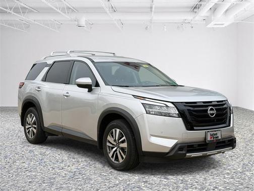 2023 Nissan Pathfinder SL 4WD