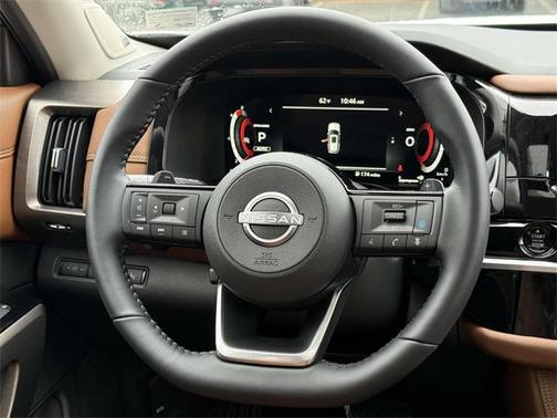 2025 Nissan Pathfinder Platinum 4WD