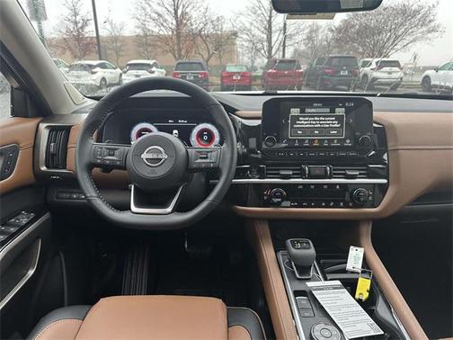 2025 Nissan Pathfinder Platinum 4WD