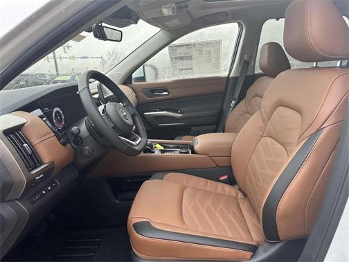2025 Nissan Pathfinder Platinum 4WD