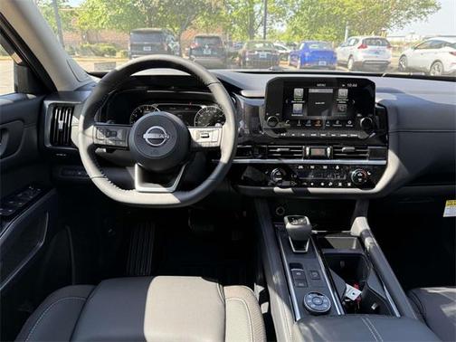 2025 Nissan Pathfinder SL 4WD