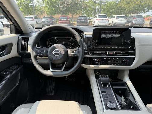 2025 Nissan Pathfinder SL 4WD