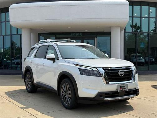 2025 Nissan Pathfinder SL 4WD