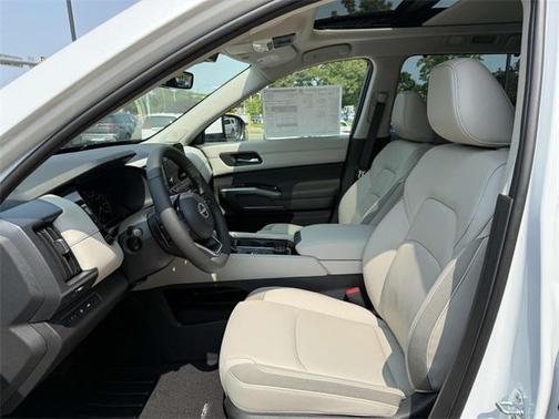 2025 Nissan Pathfinder SL 4WD
