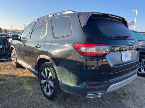 2025 Honda Pilot Touring 8-Passenger