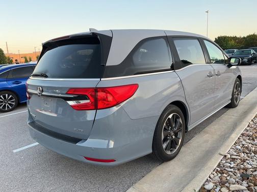 Sonic Gray Pearl 2023 Honda Odyssey