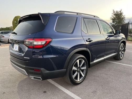 2023 Honda Pilot Touring 8-Passenger