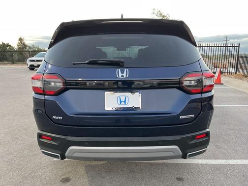 2023 Honda Pilot Touring 8-Passenger