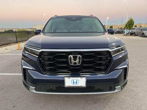 2023 Honda Pilot Touring 8-Passenger