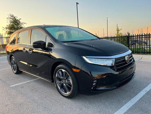 Crystal Black Pearl 2022 Honda Odyssey