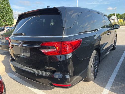 Crystal Black Pearl 2022 Honda Odyssey