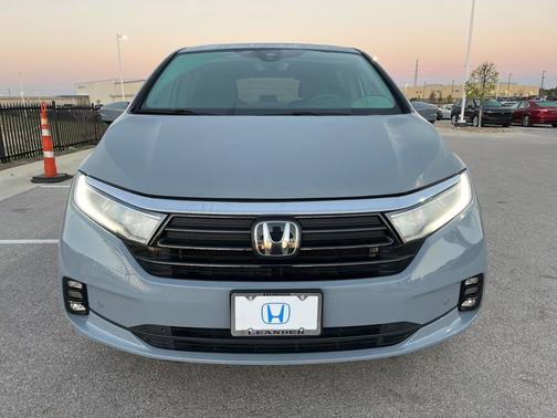 Sonic Gray Pearl 2023 Honda Odyssey