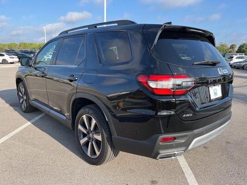 2025 Honda Pilot Touring 8-Passenger