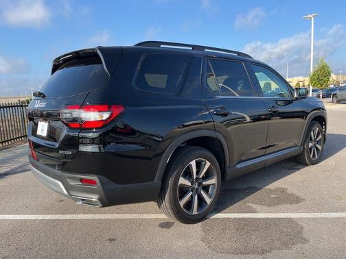 2025 Honda Pilot Touring 8-Passenger