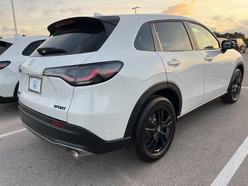 Platinum White Pearl 2026 Honda HR-V