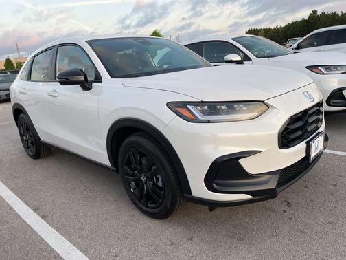 Platinum White Pearl 2026 Honda HR-V