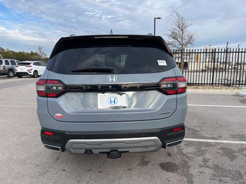 2025 Honda Pilot Touring 8-Passenger