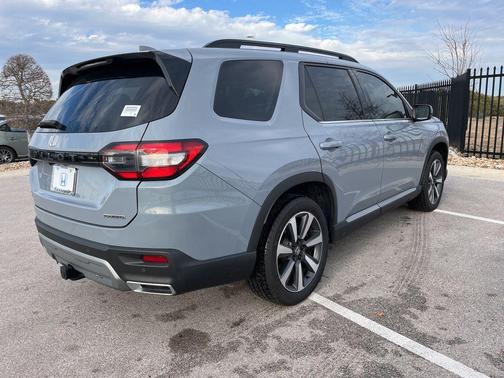 2025 Honda Pilot Touring 8-Passenger