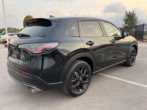 2025 Honda HR-V 2WD Sport