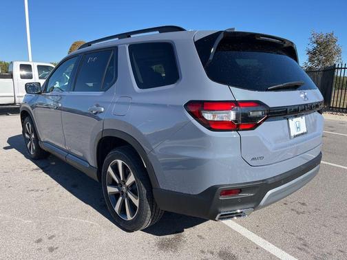 2025 Honda Pilot Touring 8-Passenger