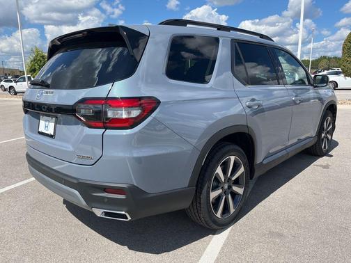2025 Honda Pilot Touring 8-Passenger